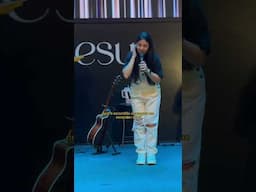 O Seu amor sempre me persegue.