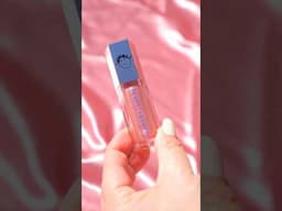 This NEW and exclusive Gloss Bomb with special Rhenna cap, will only be available at our pop-up 😍
