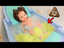 Reborn Silicone Baby Girl Pees In The Bathtub