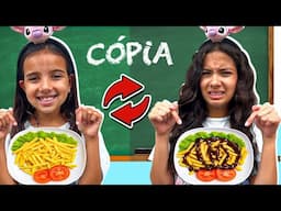 Julinha copia Manu para o desafio de um dia