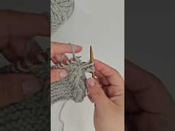 #knittingslippers #quickknit #easyknitting #knitin2hours #chunkyyarn #knittingtutorial #diyknit