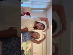O que você fica fazendo no quarto? Eu e minha irmã...