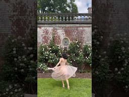 This is your sign to twirl dramatically in a garden 💐
