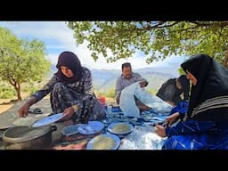 Preparing sugar by nomadic women
