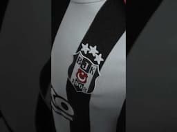 Bu forma sevdayı taşır. Ama bu formayı taşımak, herkese nasip olmaz! Siyah. Beyaz. #BurasıBeşiktaş