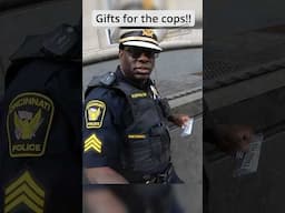Handing out gift cards to cops…  @GlennyRides
