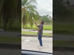 When in Panama… Roadside Machete Juggler! #panama #streetperformer #travel