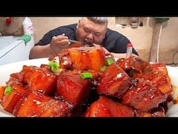 Monkey brother got 20 pounds of pork belly and simmered it in a casserole for an hour and a half
