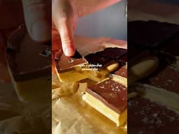 Vegan & gluten-free caramel slice 😎