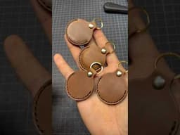 Little accessory made of #horweenshellcordovan Keychain - pocket for “AirTag”🍏