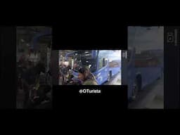Porta do ônibus travou e motorista ficou preso #viagem ￼