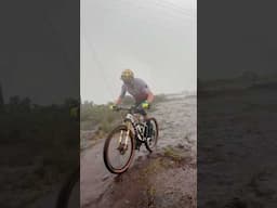 Eu amo RockGarden e, mais ainda, pedalar na chuva ! To voltando #nqsf