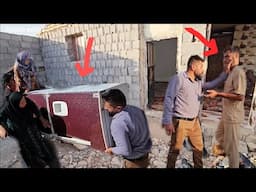 Nasibollah's suport for his mother in buying a refrigerator and Hojjat's oposition to helping Soraya