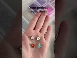 The possibilities are endless with these charms!💐 #flowerjewelry #summercharms