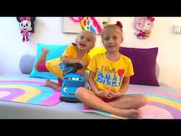 Alice and dad make popcorn in funny way with Floor is Lava