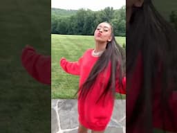 People I say I look like Ariana Grande 😂