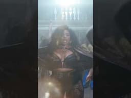@Lizzo ci fa ballare con la sua "Love in Real Life" 💃🏾💘 #Lizzo #shorts