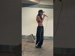 She turned the Times Square subway into a stadium 🎤🔥 #LiveInNYC #HipHopVibes #SubwaySessions