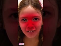 Valentina y Maria Clara en español ¡Maquillaje Roto! María Clara se disculpa sinceramente