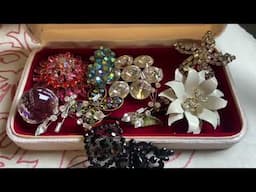Yard Sale Saturday $1 Vintage Jewelry Finds #mcm #thriftyfinds