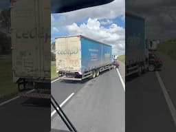 Caminhoneiro sai arrastando carro￼ na BR-050 #shorts