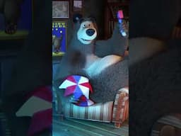Quando ti addormenti e non spegni la TV 😴📺 #mashaandthebear #mashaeorso #Shorts #cartonianimati