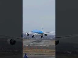 KLM Crosswind Landing GONE WILD! 😱✈️