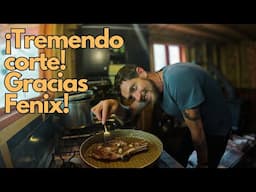 Cocinando con un regalo especial del carnicero local