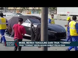 Truk Towing Pecah Ban, Mobil Mewah 'Ferrari' yang Diangkut Terguling di Jalan Tol