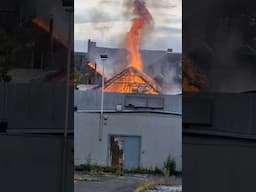 Impressionant incendie à Couvin ce matin 🔥