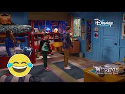 Чудовище в гардероба | Магиосниците отвъд Уейвърли Плейс | Disney Channel Bulgaria
