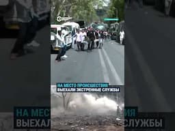 В Индии самолет упал на жилые дома, все пассажиры погибли
