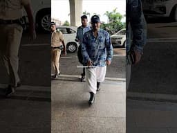 #aamirkhan RESPOND to #paps who congratulate him on #sitaarezameenpar trailer at the #airport