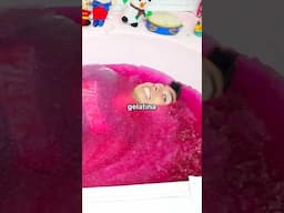 Me Metí a una Bañera de Gelatina 🍇