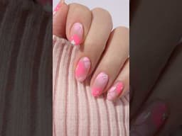 This blooming gel kit makes effortless, unique floral nail designs! 💅🏻🌸