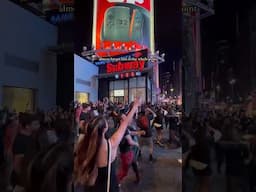 Pierce The Veil Afterparty Madison Square Garden: fans come together w street performer #emomusic