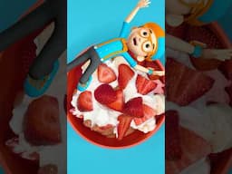 Let's add some STRAWBERRIES 🍓 to an Ice Cream🍦 SUNDAE! Easy ☀️ Summer Snacks! #shorts
