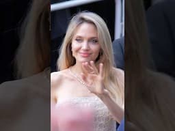 Angelina Jolie com cabelo loiro em Cannes, será que é peruca 🤔