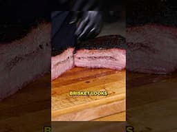 Slicing brisket after a long twelve hour smoke 👊🏽
