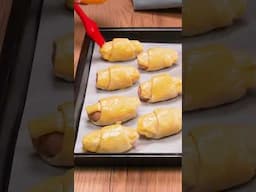 It gets me out of any situation! Quick puff pastry appetizer with sausages