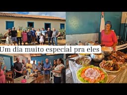 SR Antônio recebendo visitas em casa/ ele ficou super feliz/mãe  fez almoço e muita comida boa
