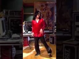 Michael Jackson dancing Billie Jean in 2003