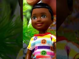 Cosa si nasconde nella casa viola misteriosa? 🏰✨ #barbievlog #barbie #giochi