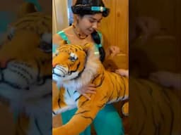 Princess Jasmine Plays Hide and Seek!