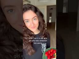 what I eat in a day as a girl who eats whatever she wants 🍅🍓❤️