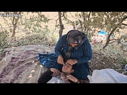 The hard life of a poor mother with her son in the heart of the hot desert and the son's illness