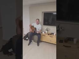Secretário de Segurança de Joinville canta para acalmar comitiva brasileira em bunker em Israel