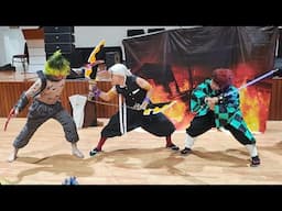 Tanjiro y Uzui se unen para derrotar a Gyutaro KIMETSU NO YAIBA Cosplay en el Otakuland 2025