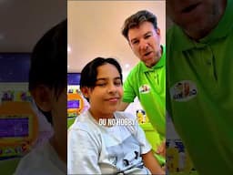 Cabeleireiro canta para crianças 😃 #cabeleireiro #infantil #criançafeliz #inclusão #barbeirokids
