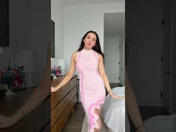 This dress is UV reactive + changes color…